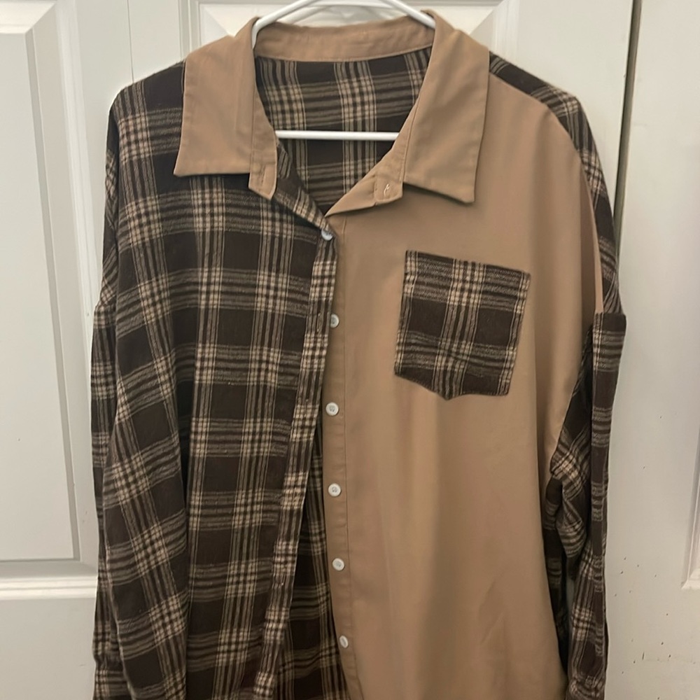 Super cute two-colored button up flannel